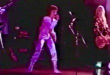 David Bowie – Suffragette City (1972)