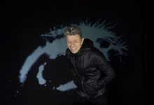 David Bowie – Girl Loves Me