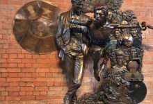VIDEO – World’s first David Bowie statue unveiled in Aylesbury!
