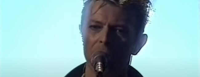 David Bowie – The Man Who Sold The World (MTV Europe Music Awards, 1995)