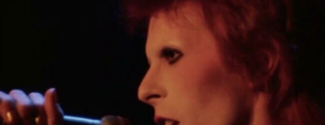 David Bowie – Hang On To Yourself (Hammersmith Odeon, London, 1973)