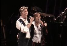 David Bowie & Gail Ann Dorsey – Absolute Beginners (Queens, New York, 2002)